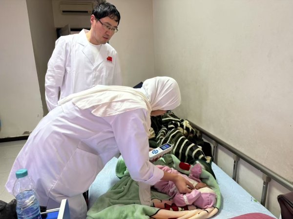 股票配资收益 跨越五十年的山海同心，中国援摩医生仁心仁术搭建“健康桥梁”